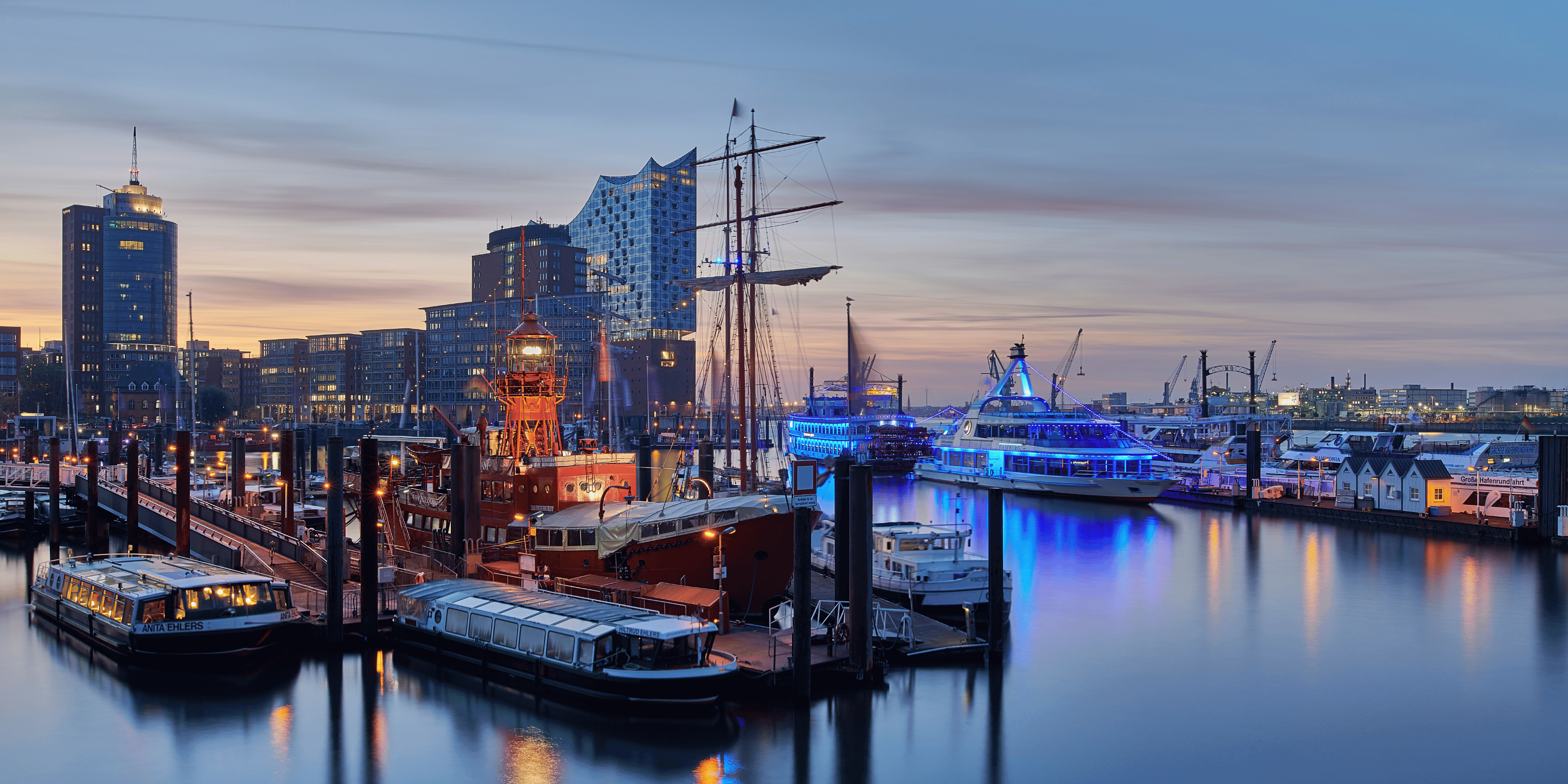 Hamburger Hafen mit Elbphilharmonie CBD Shinygram